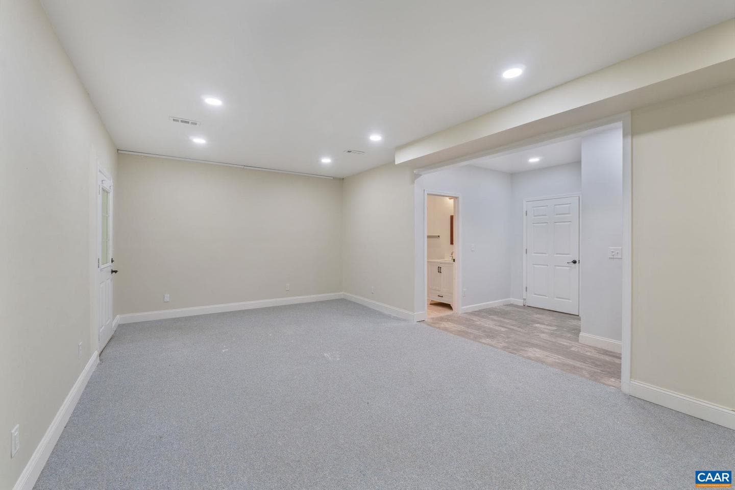 118 Roys Pl photo 31