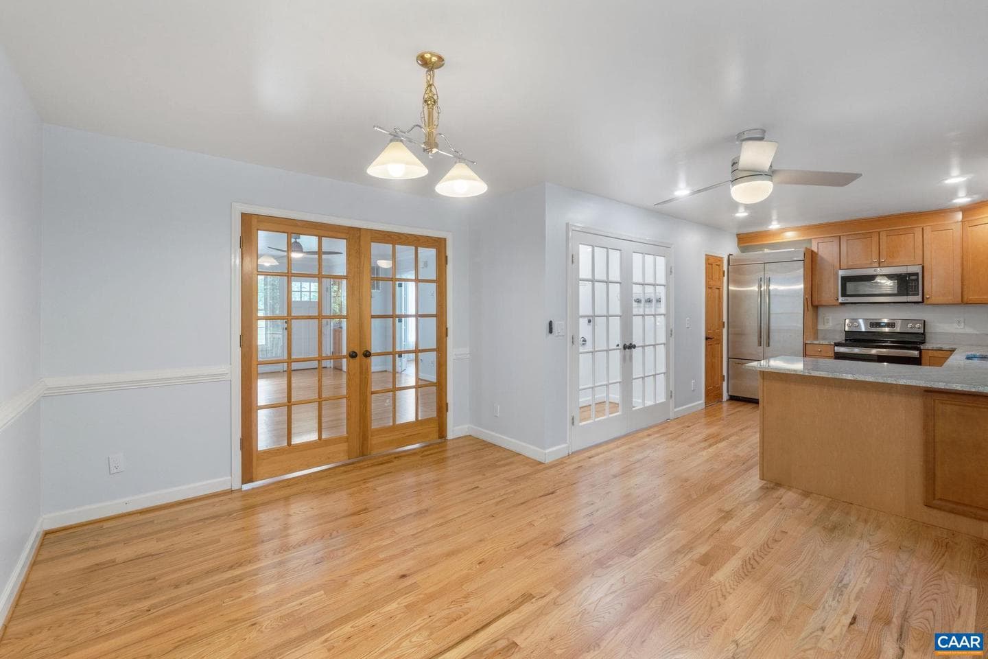 118 Roys Pl photo 32