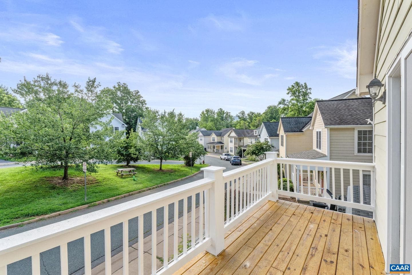 118 Roys Pl photo 34