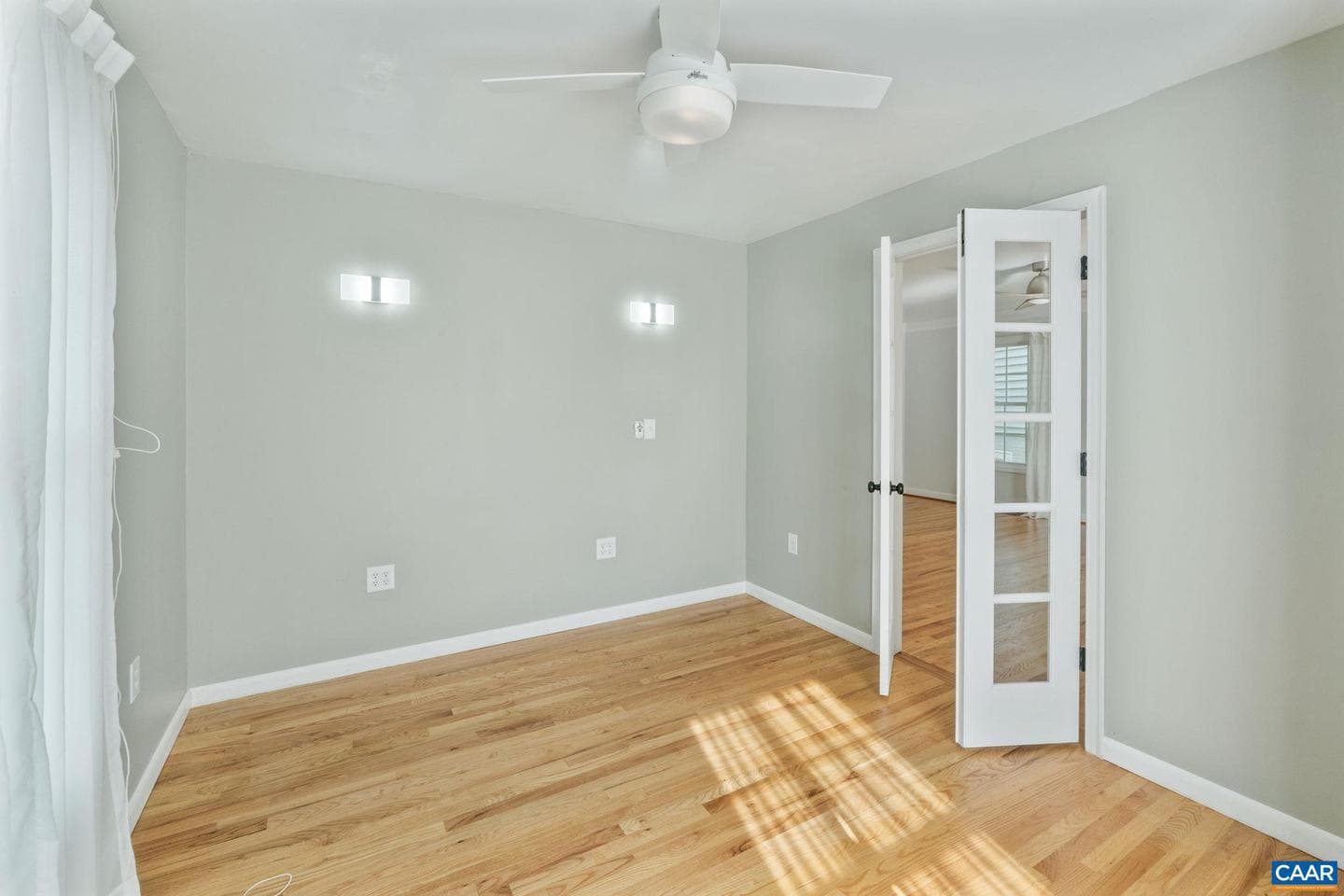 118 Roys Pl photo 37