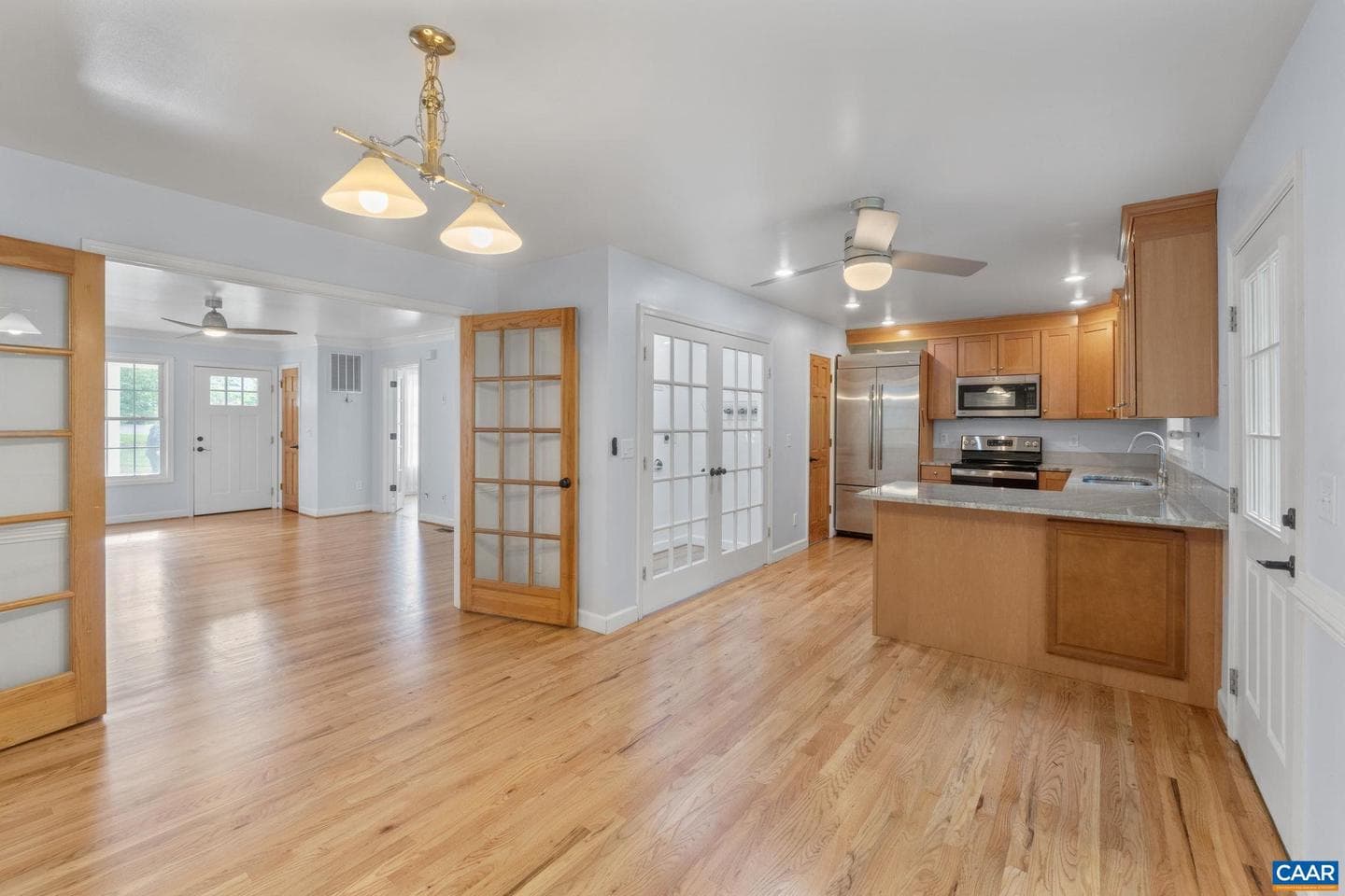 118 Roys Pl photo 5