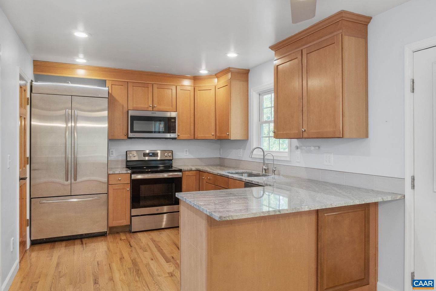 118 Roys Pl photo 6