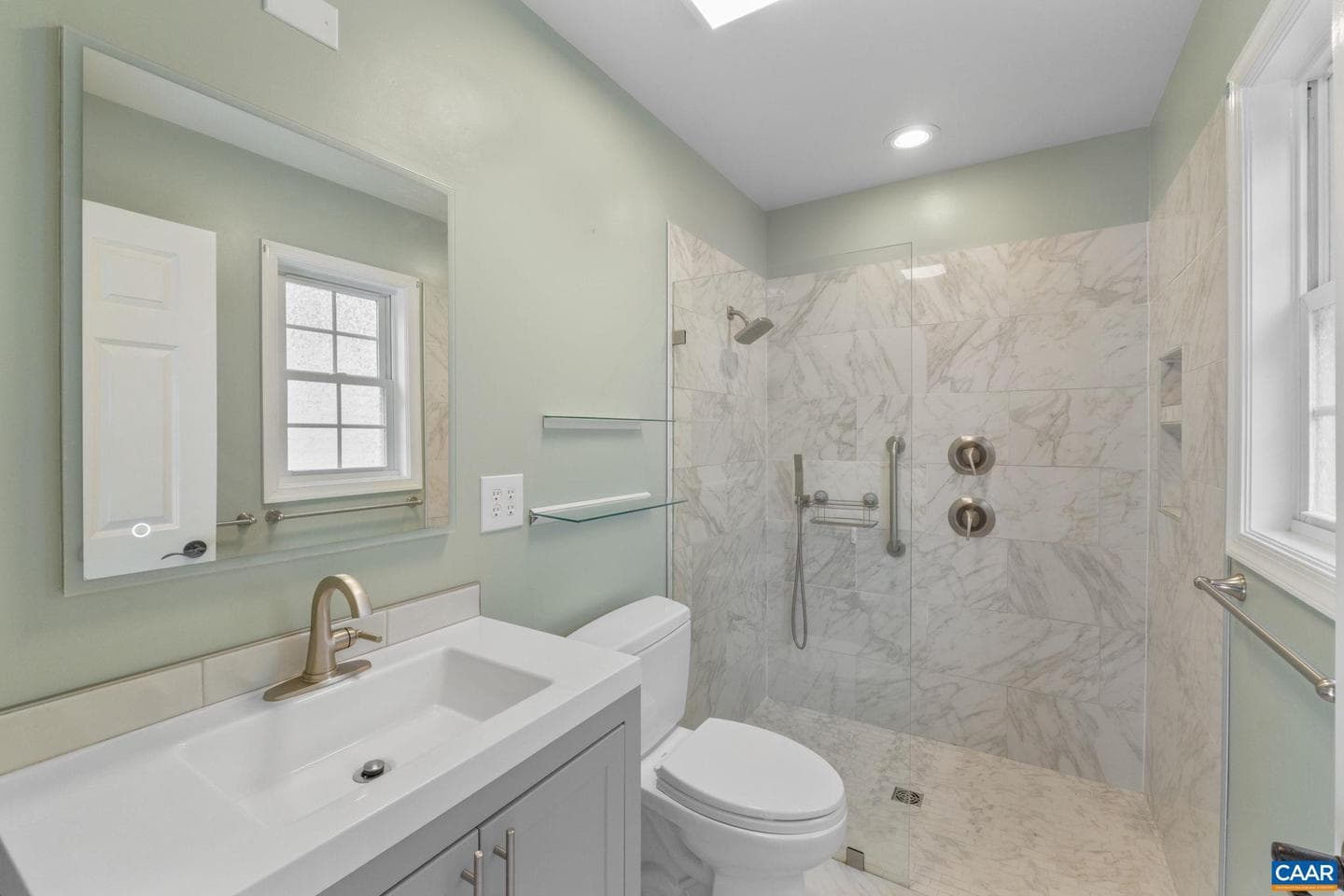 118 Roys Pl photo 7