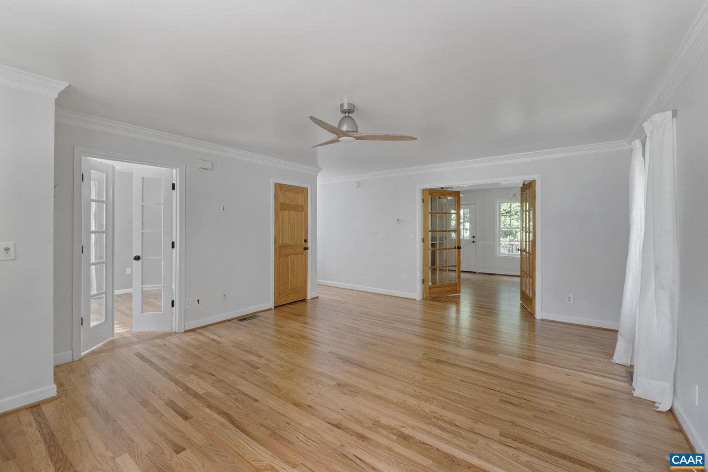 118 Roys Pl photo 9