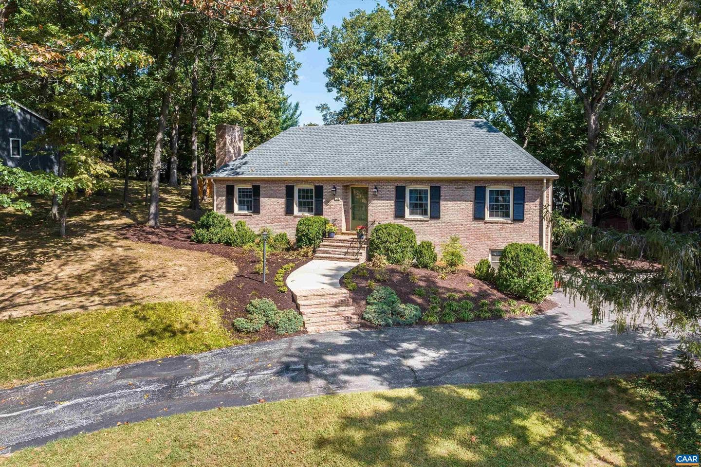 31 Oak Ln photo 1