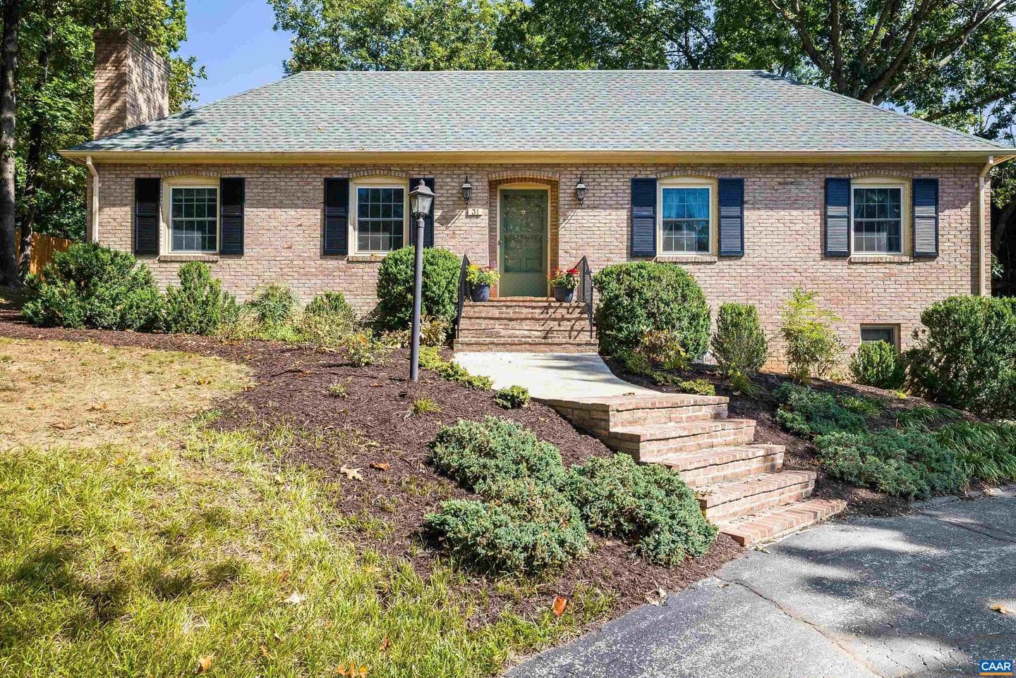 31 Oak Ln photo 3