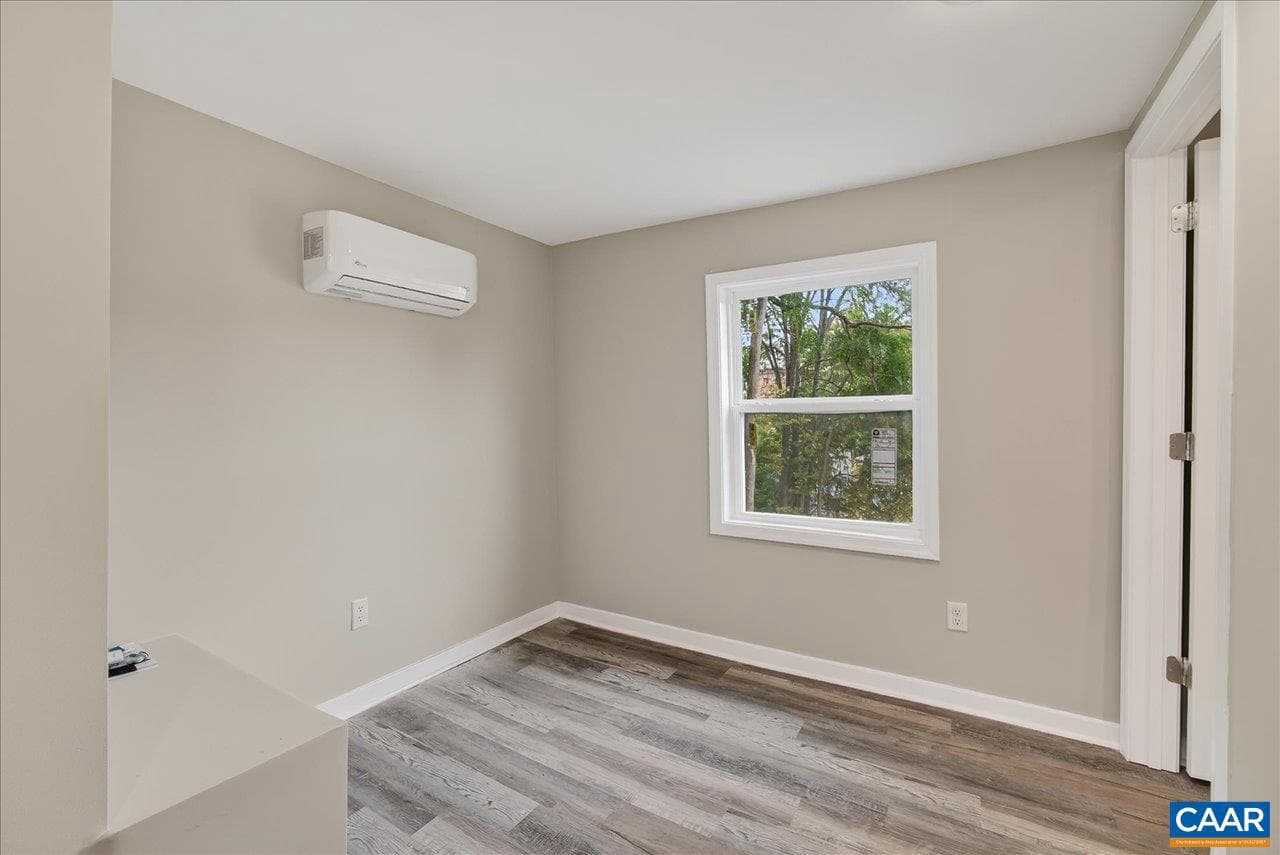 1003 W Johnson St photo 16