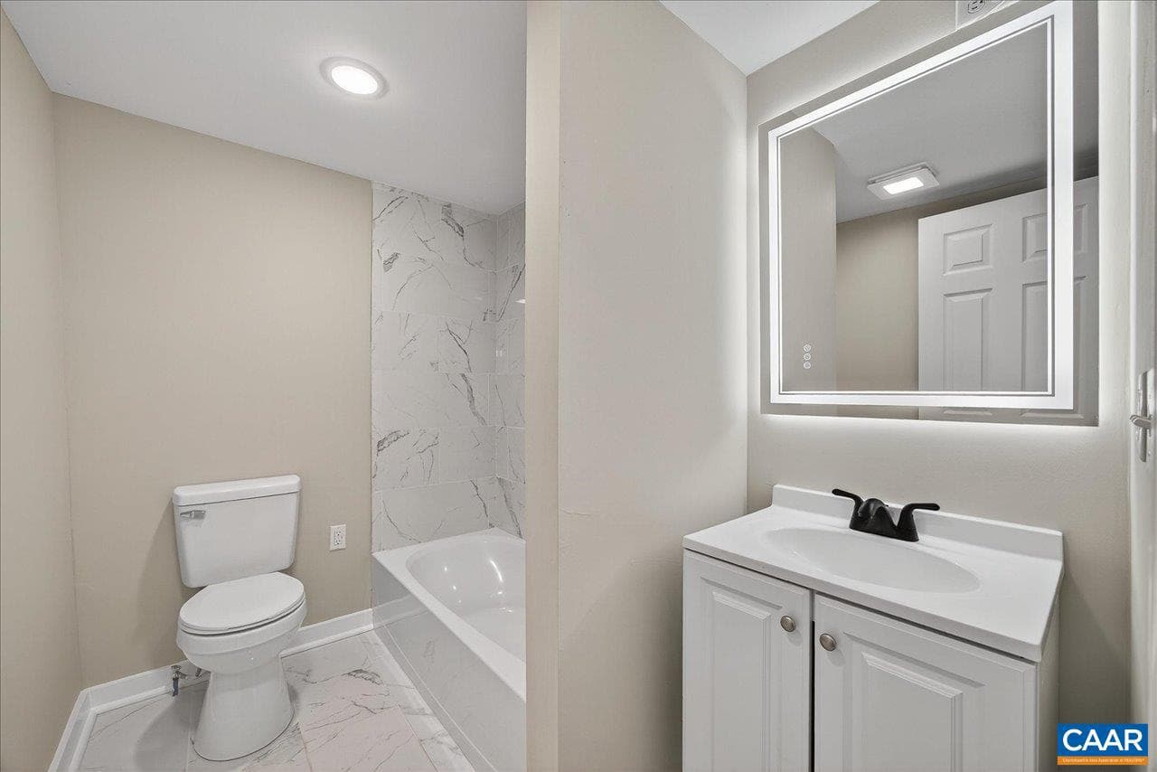 1003 W Johnson St photo 7