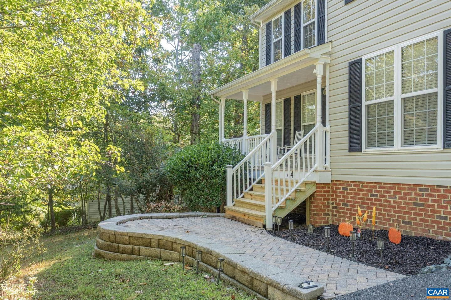 64 Woodlawn Dr photo 2