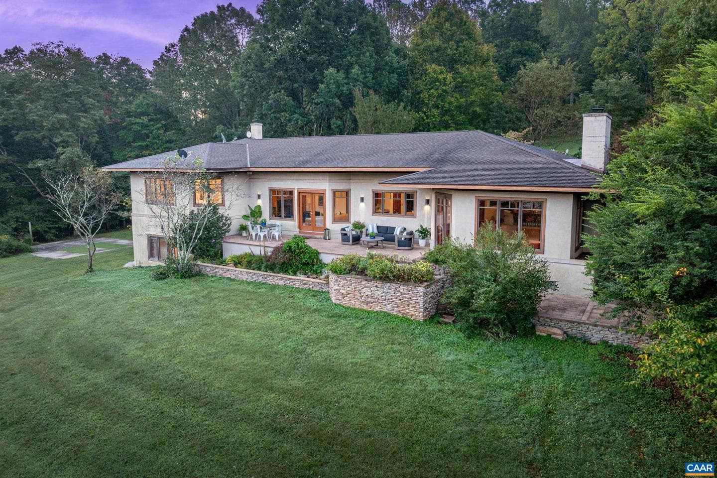 6585 Foxcliff Ln photo 1