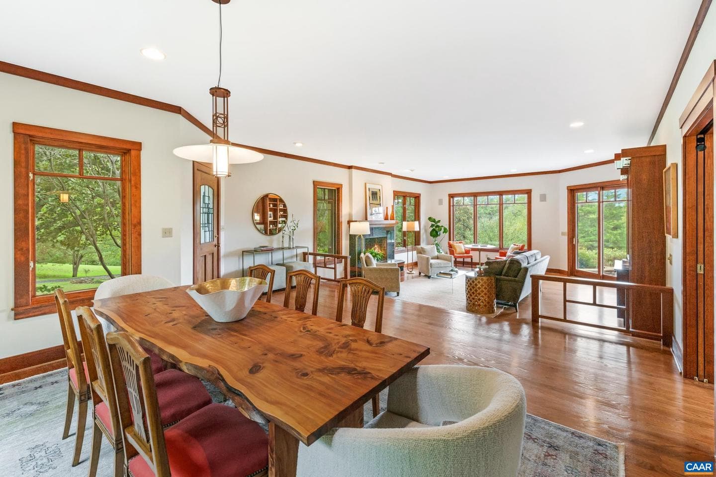 6585 Foxcliff Ln photo 11