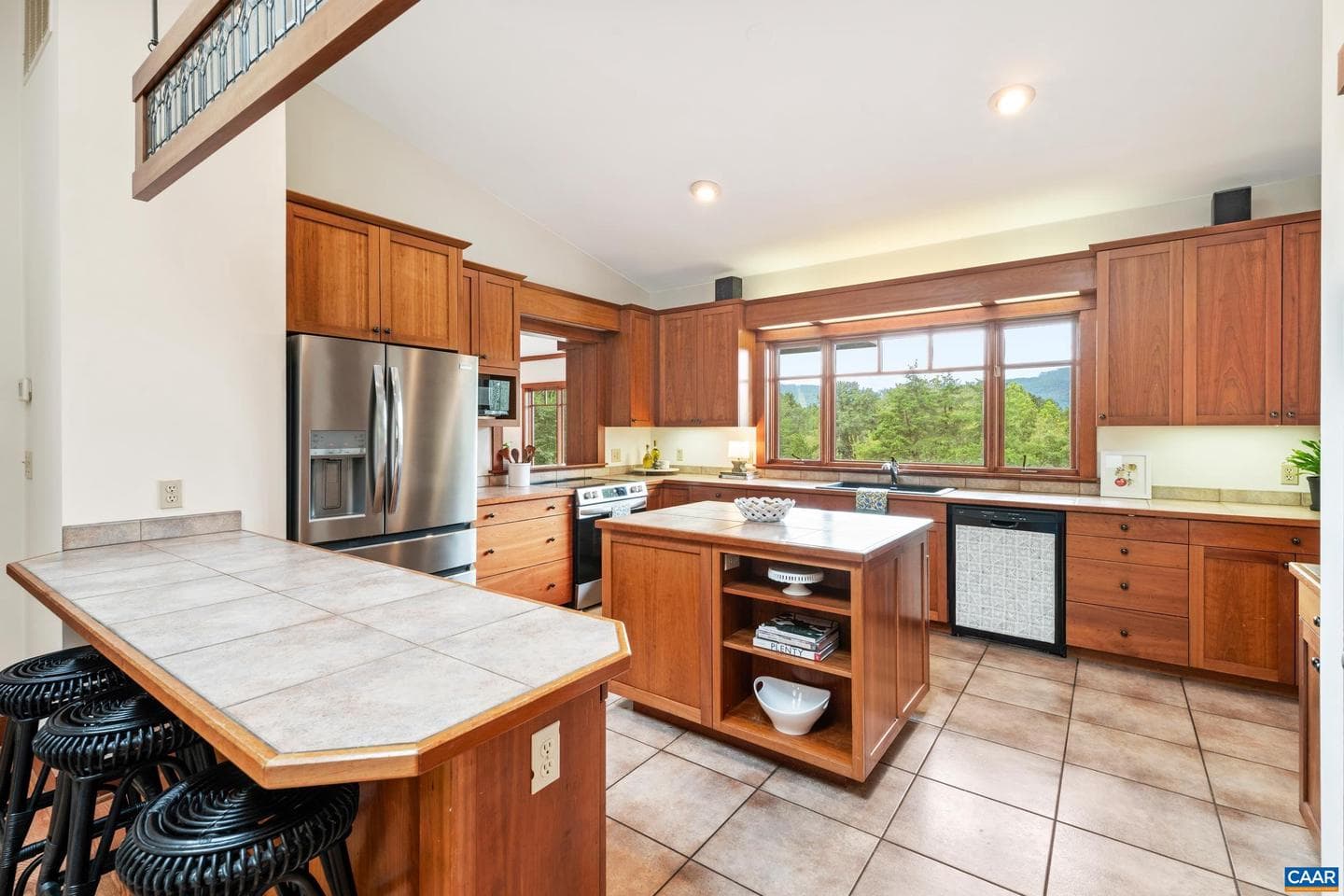 6585 Foxcliff Ln photo 17