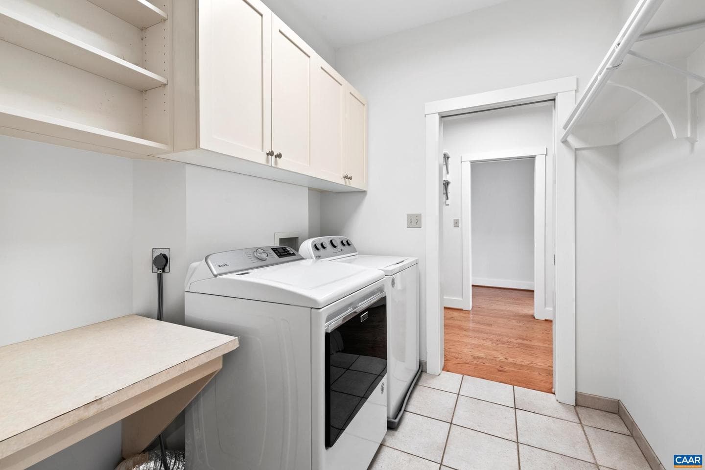 6585 Foxcliff Ln photo 33