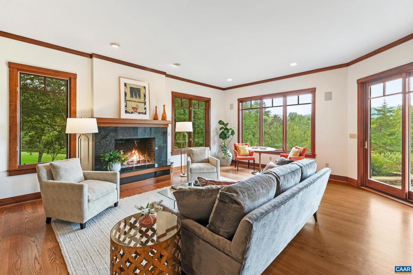 6585 Foxcliff Ln photo 8