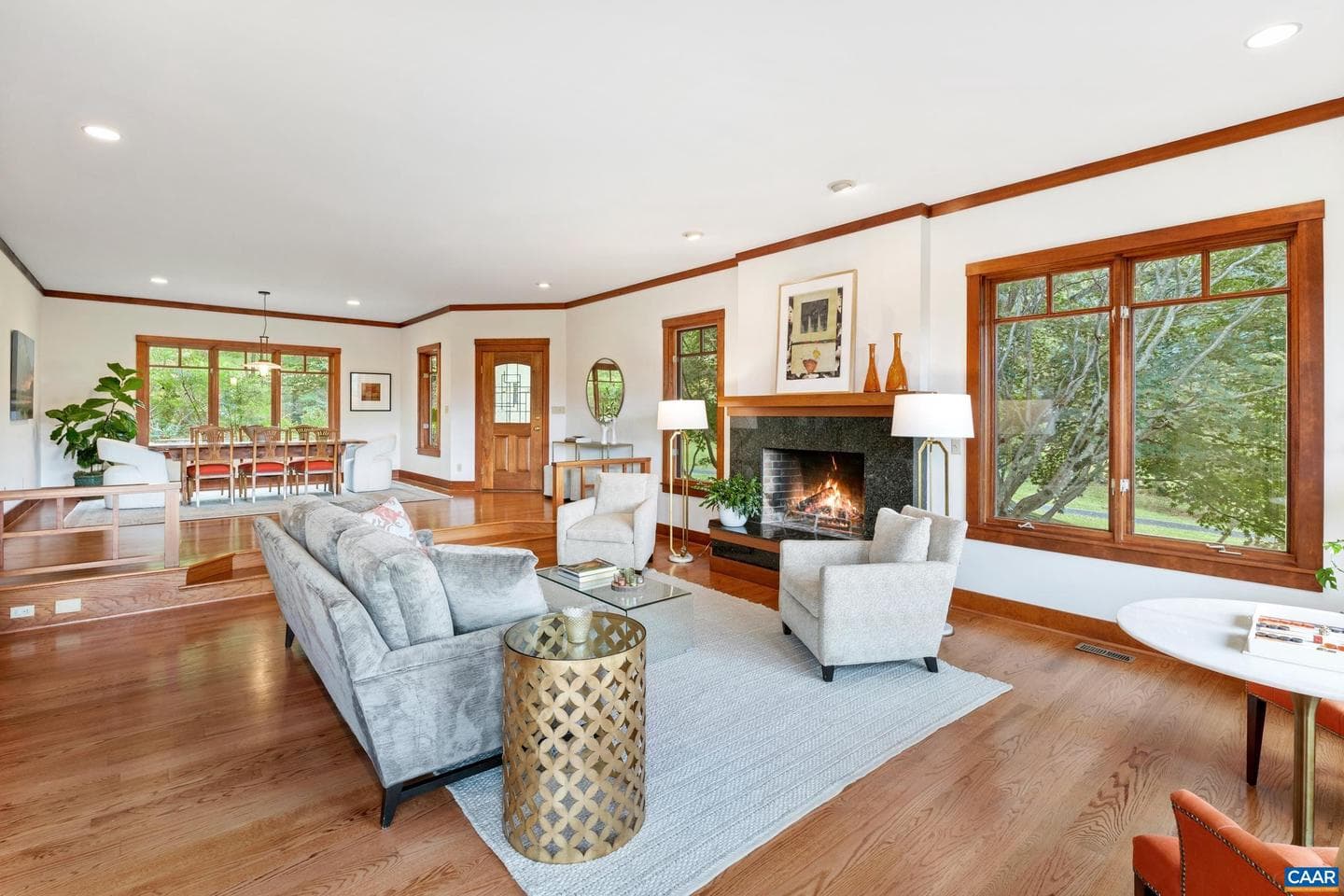 6585 Foxcliff Ln photo 9