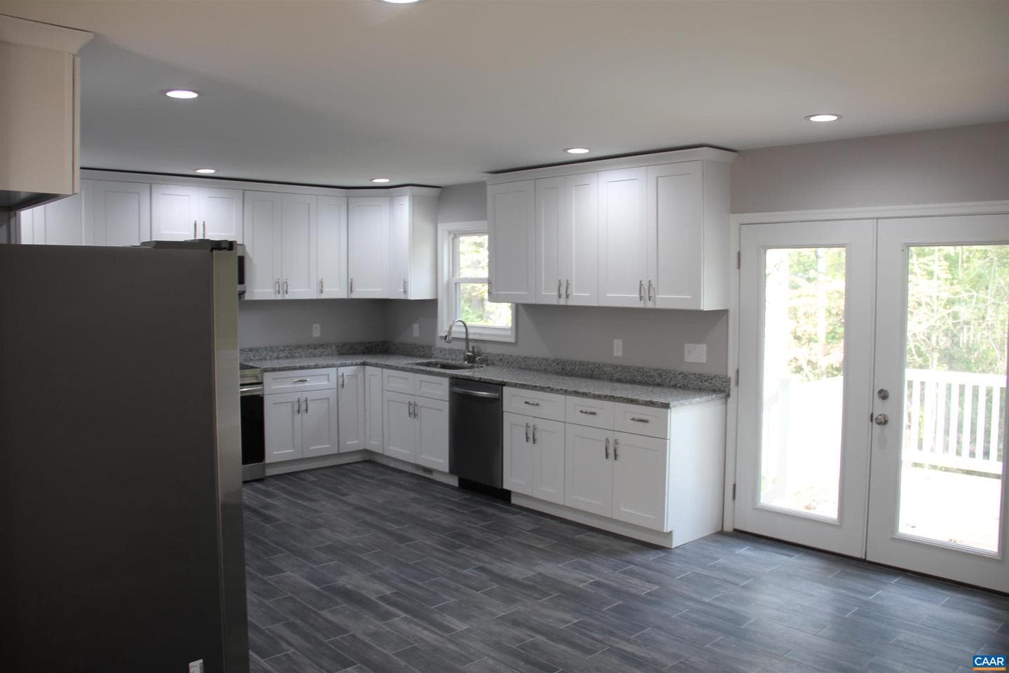 672 Westwood photo 13