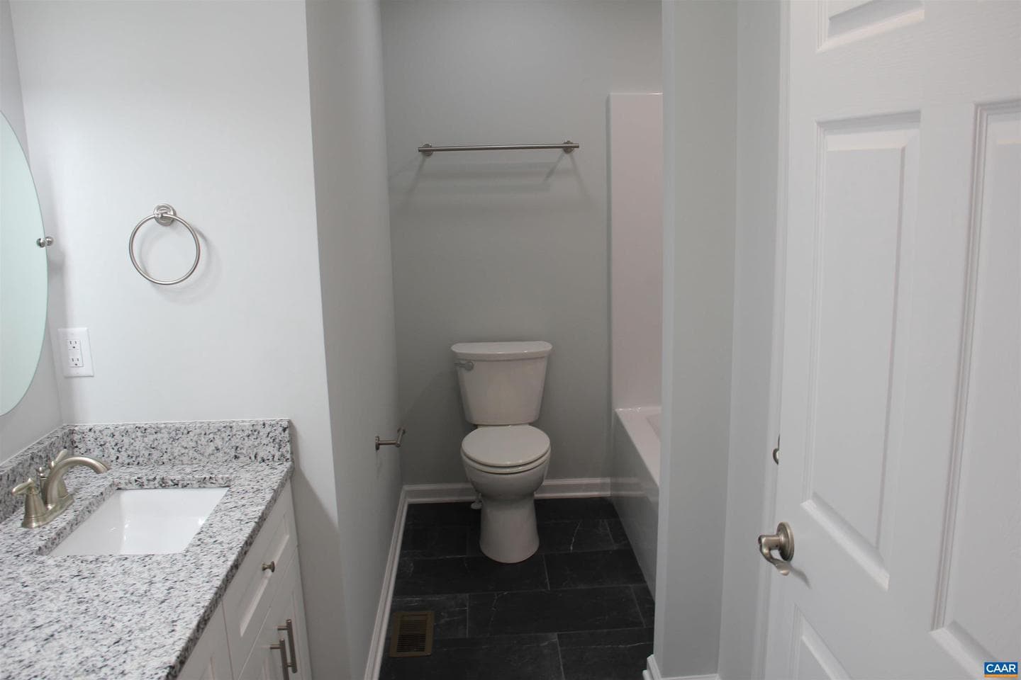 672 Westwood photo 28