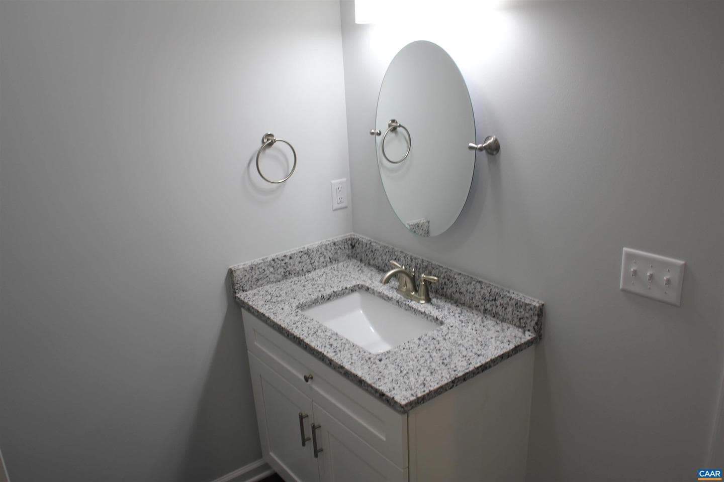 672 Westwood photo 29
