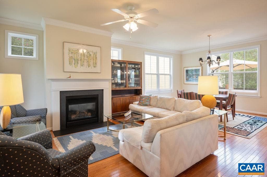 1105 Saint Charles Ct photo 4