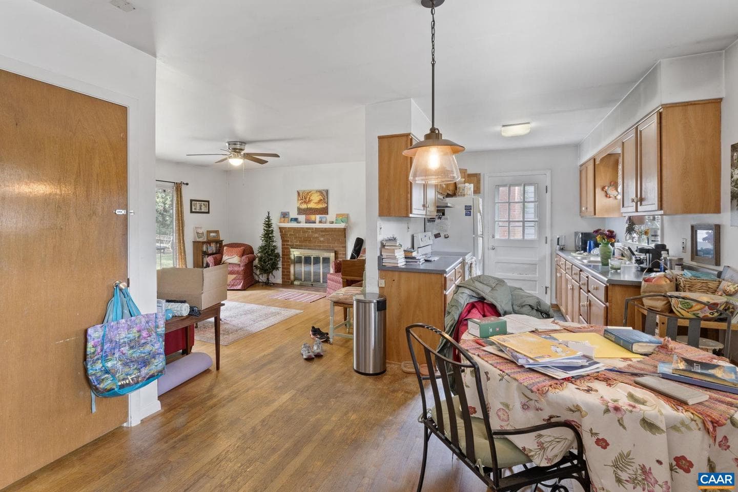 1210 Agnese St photo 12