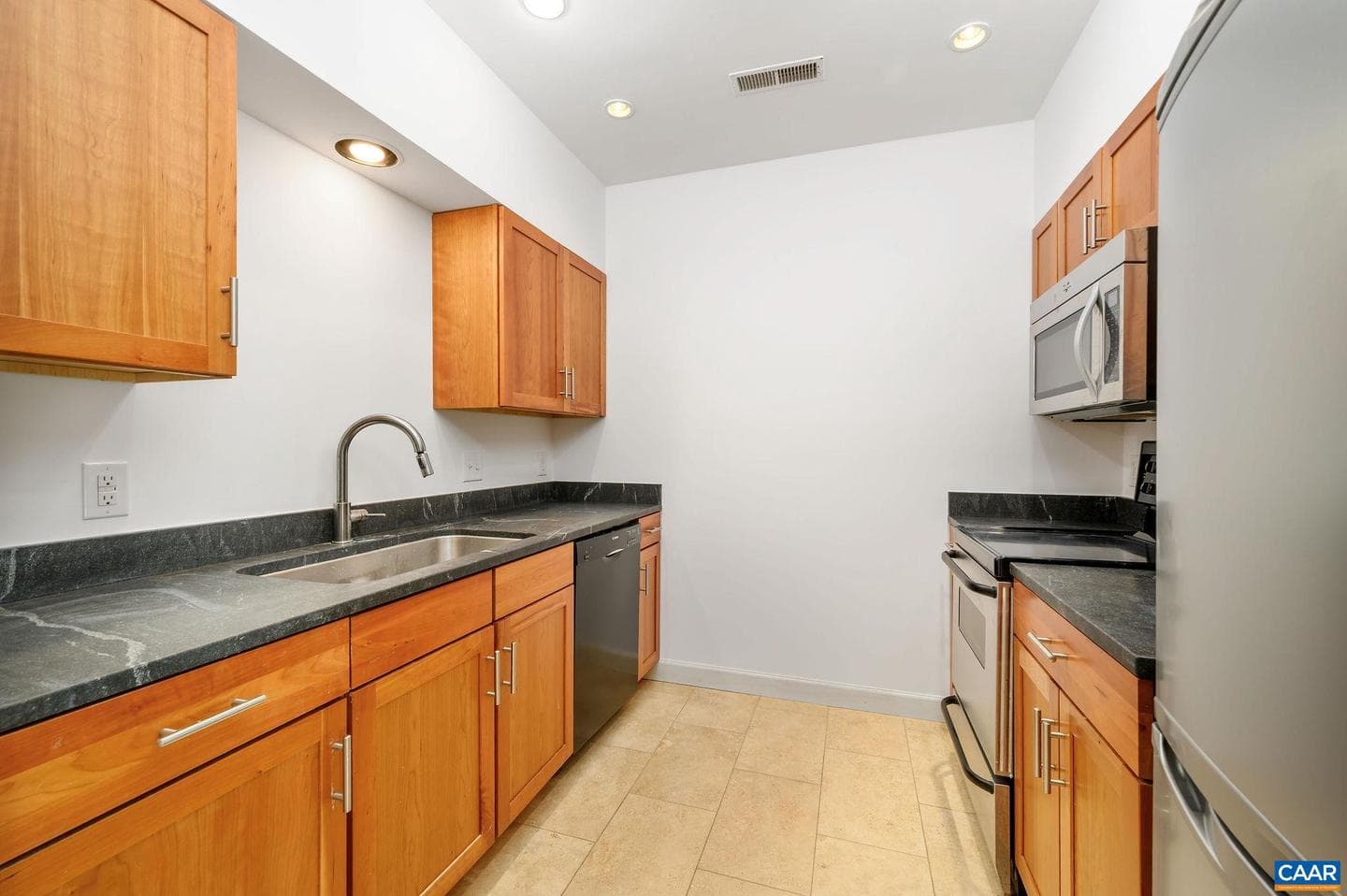 408 E Market St #305 photo 14
