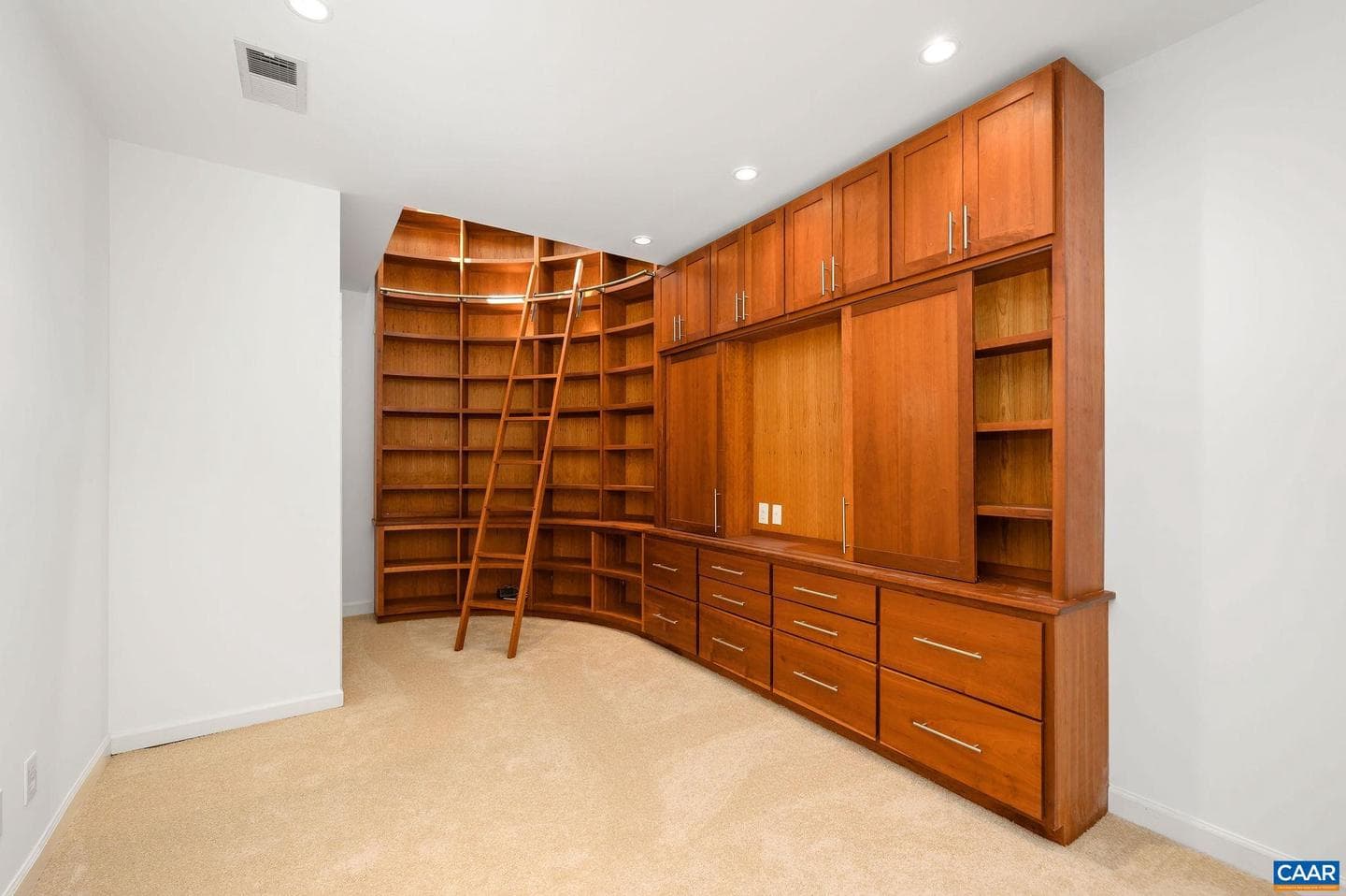 408 E Market St #305 photo 16