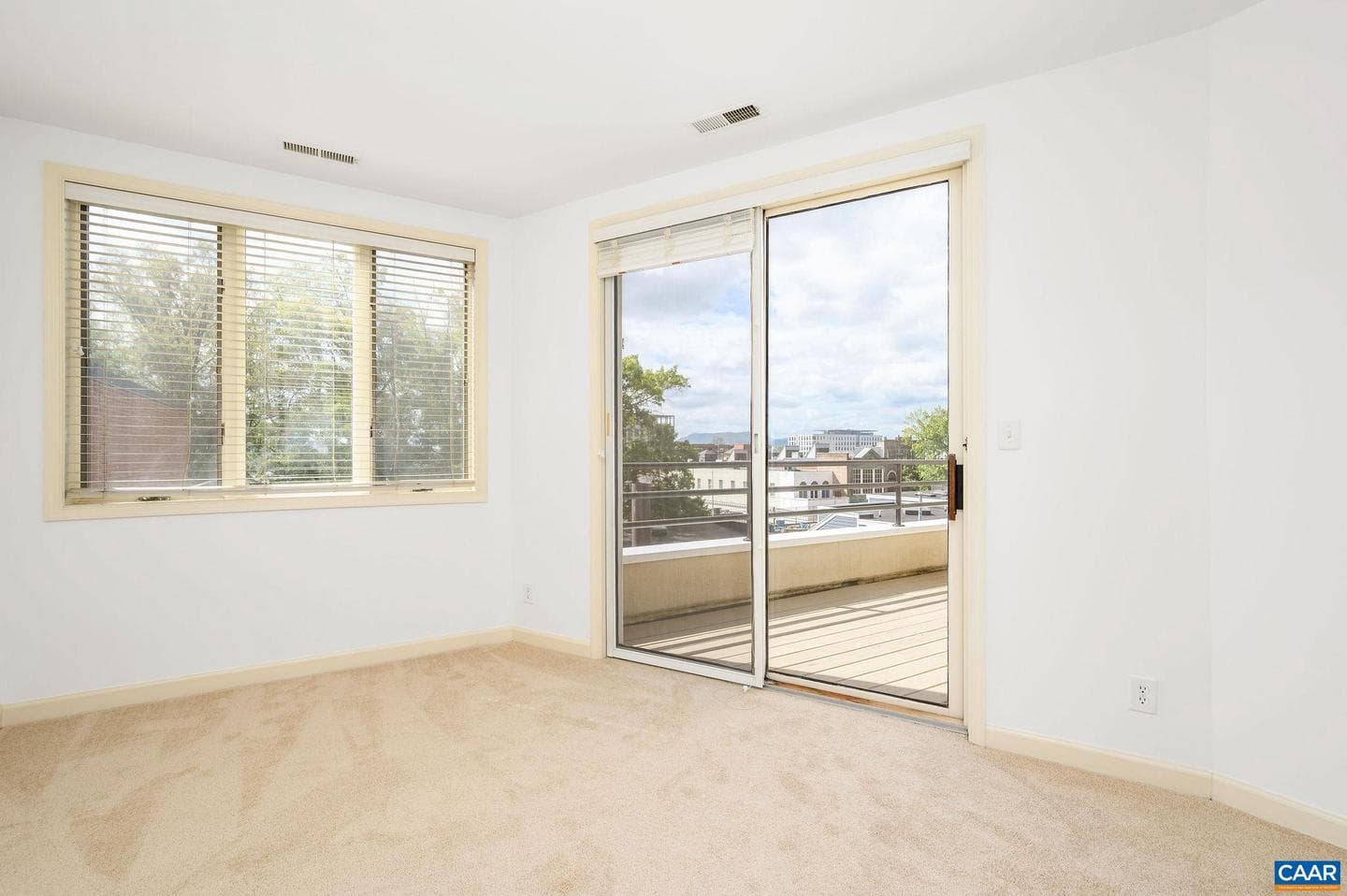 408 E Market St #305 photo 7