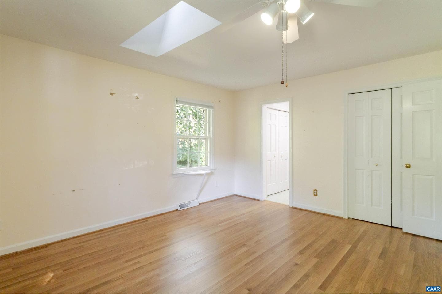 207 Surrey Rd photo 18