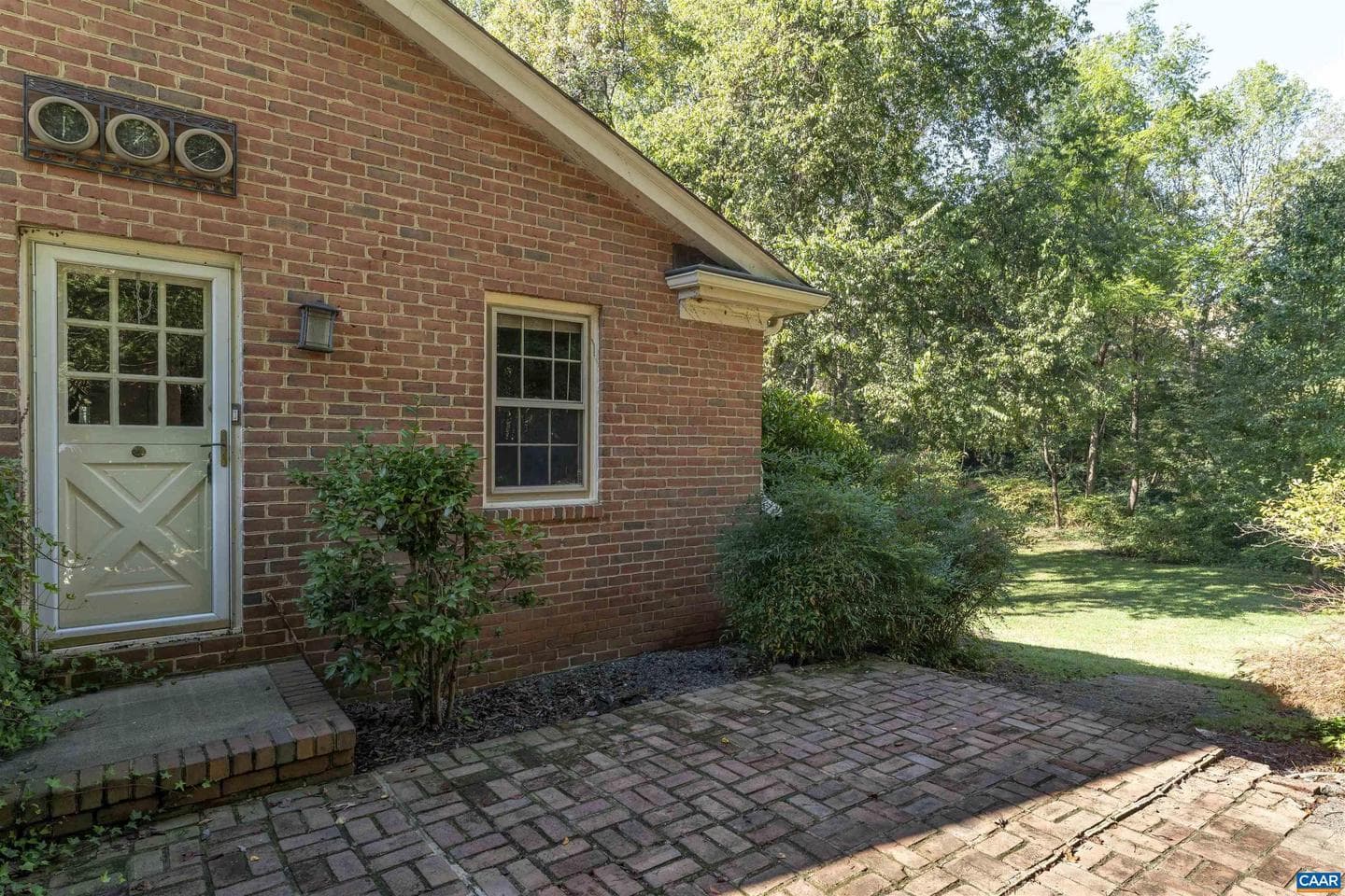 207 Surrey Rd photo 34