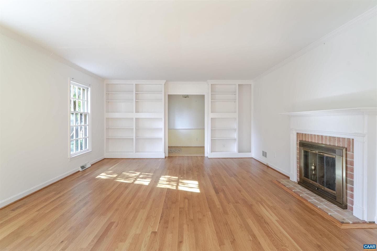 207 Surrey Rd photo 8