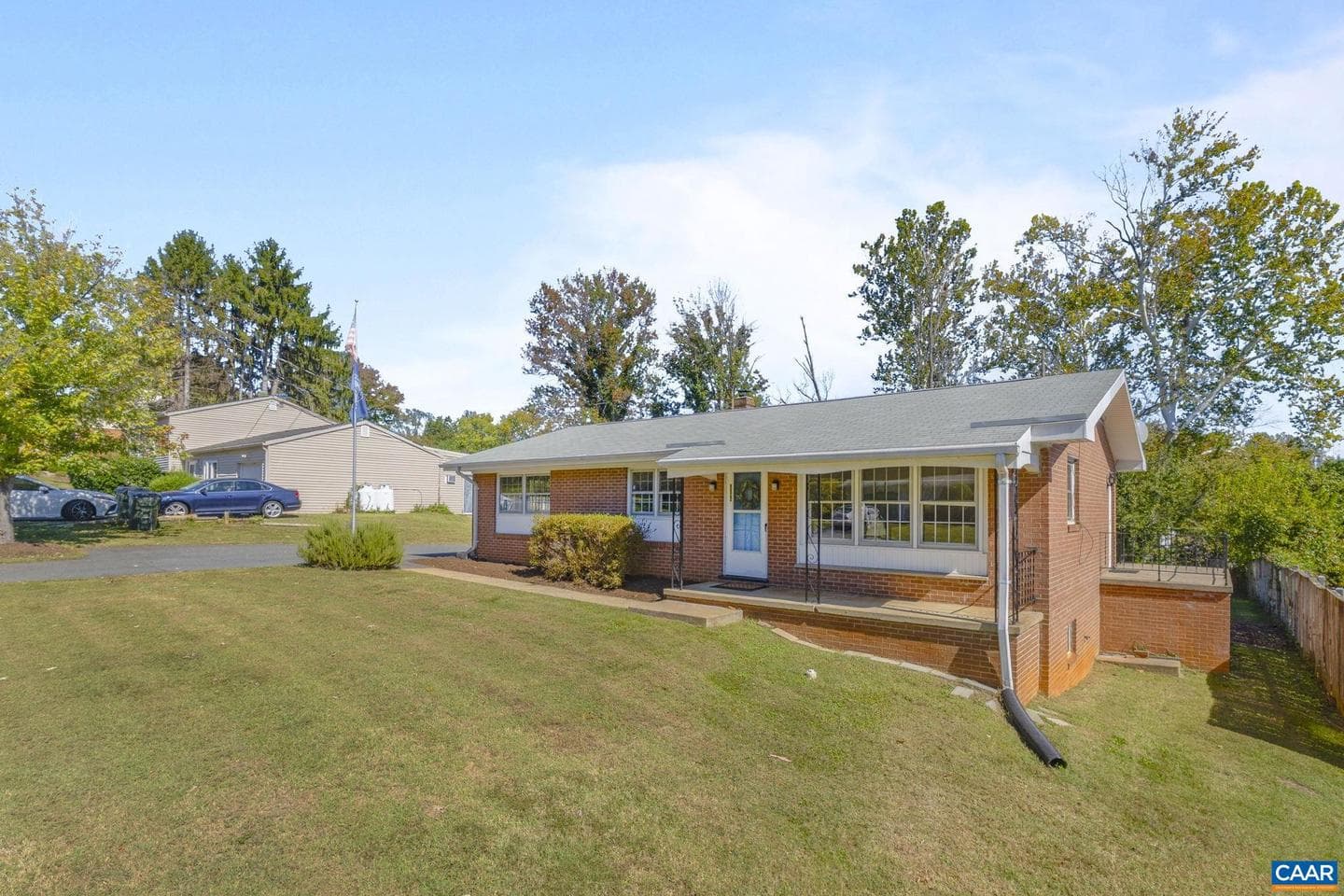 2208 Dominion Dr photo 2
