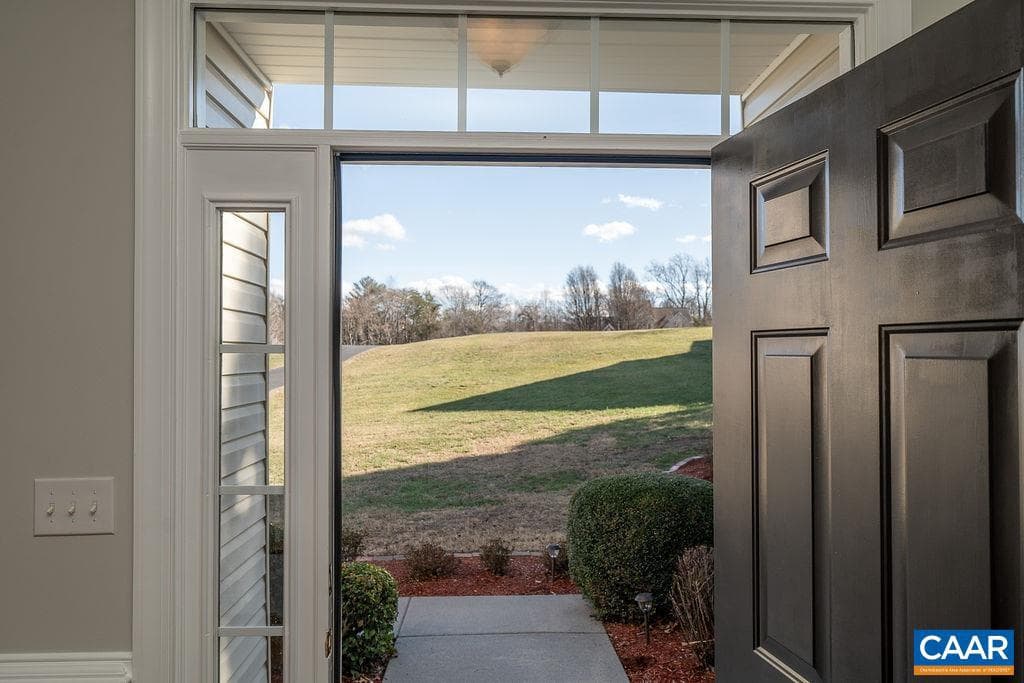 249 Willow Creek Dr photo 2