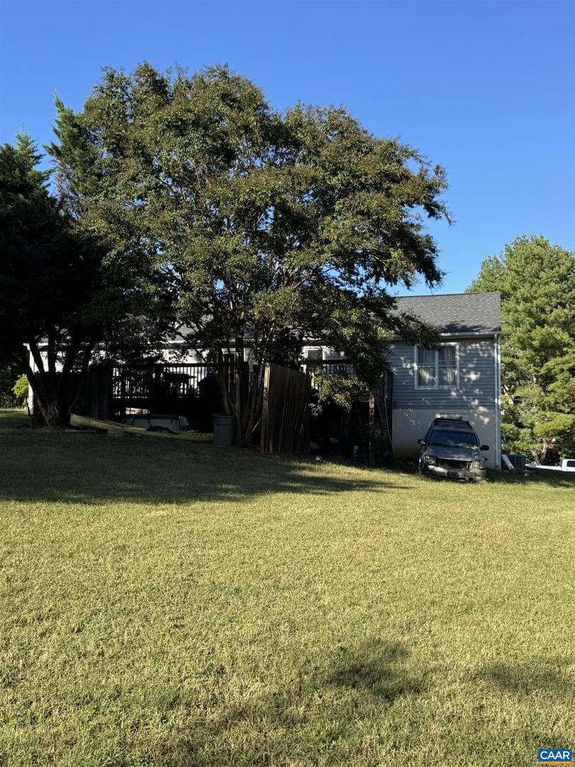 72 Hillcrest Dr photo 2