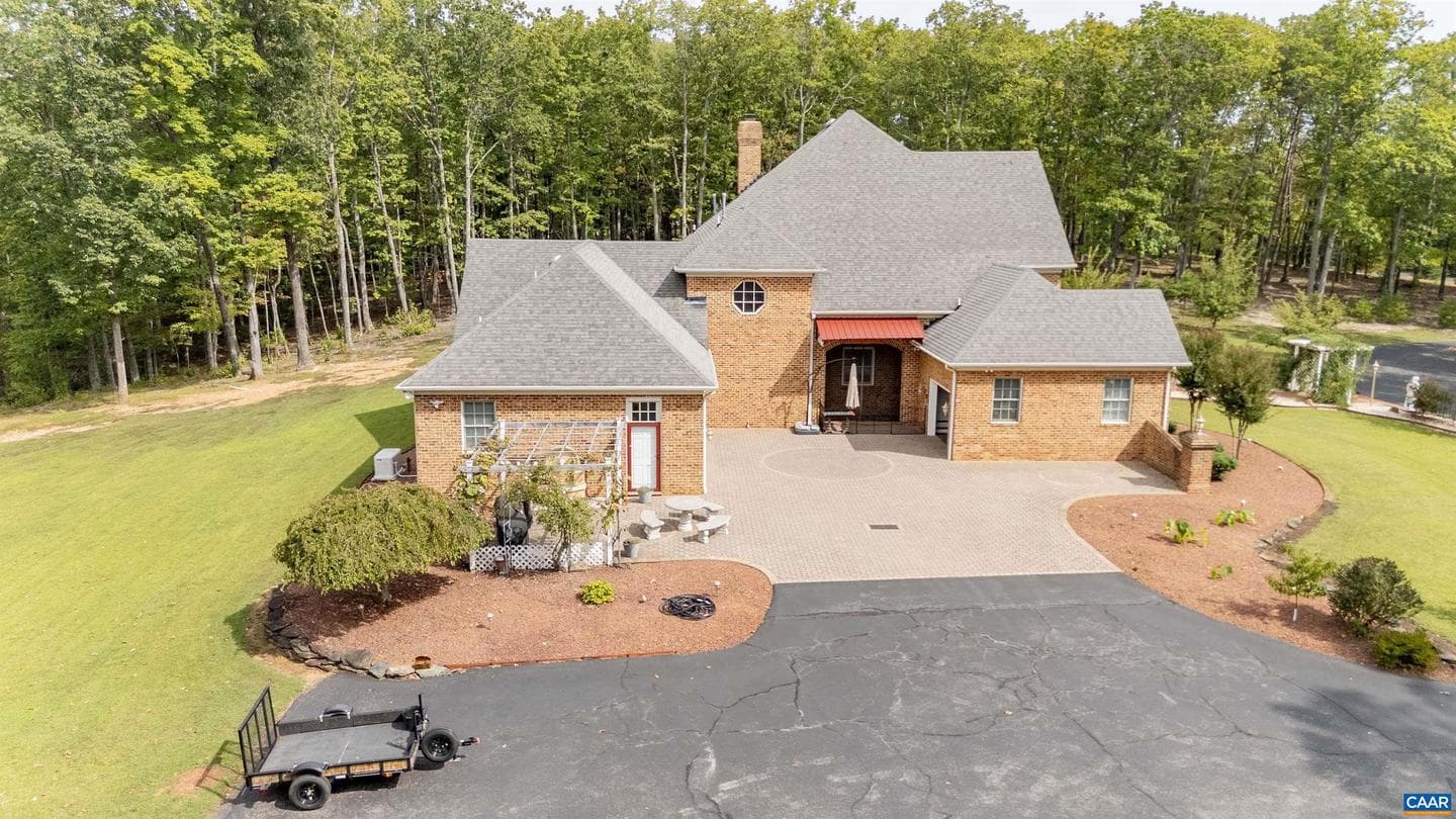 2576 S James River Hwy photo 58