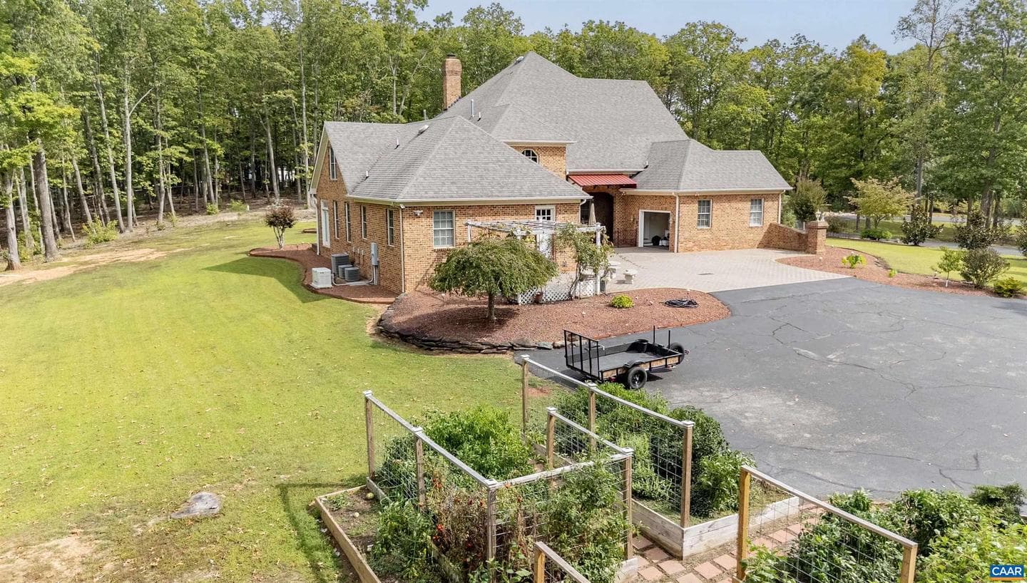 2576 S James River Hwy photo 59