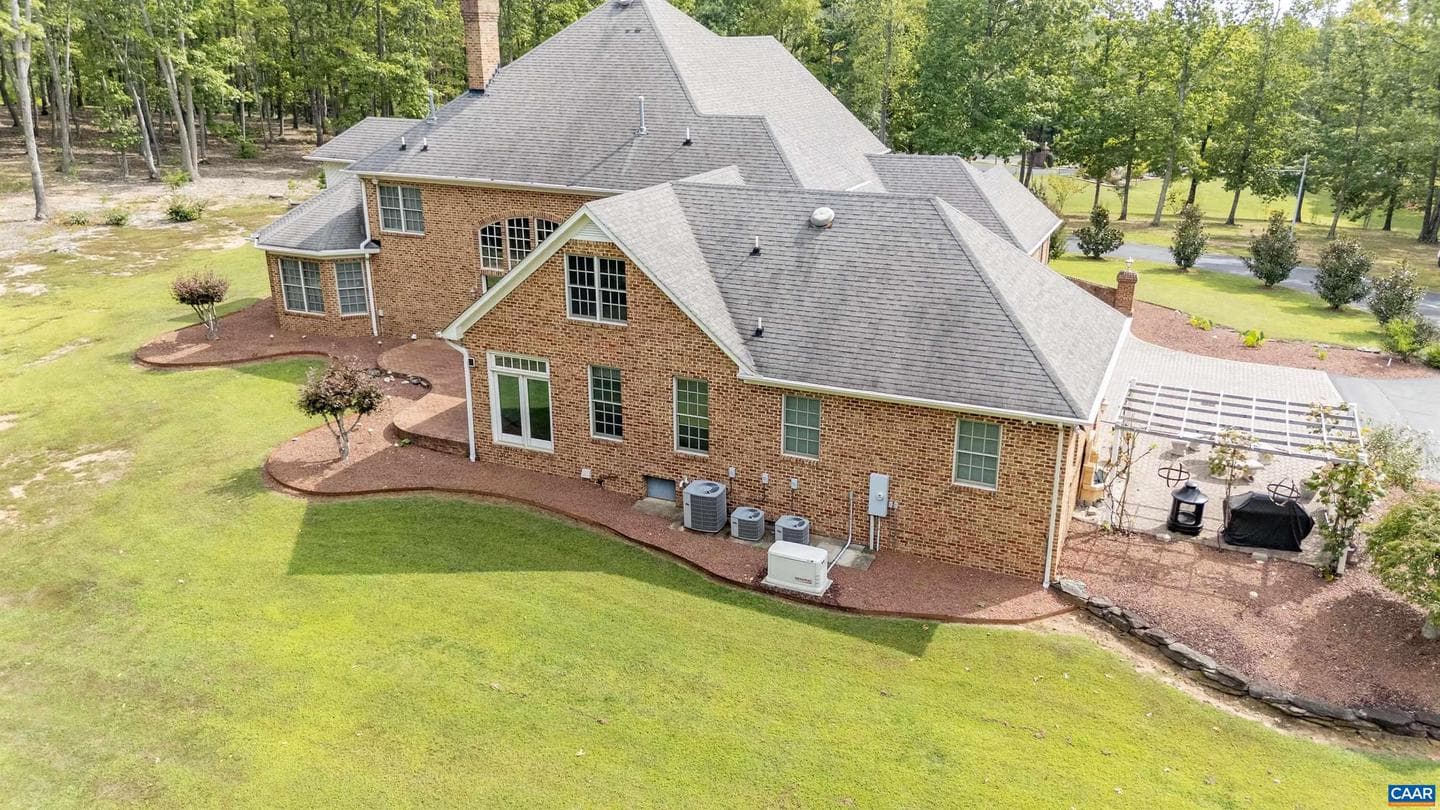 2576 S James River Hwy photo 60