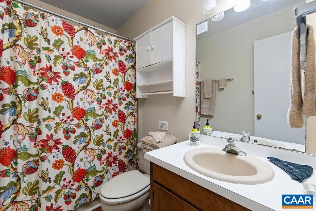84 West Elkwood Dr photo 25