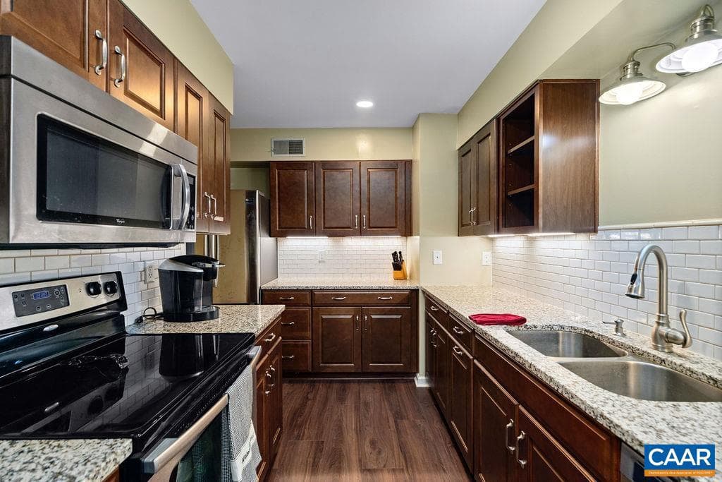 2048 Stone Ridge Condos photo 11