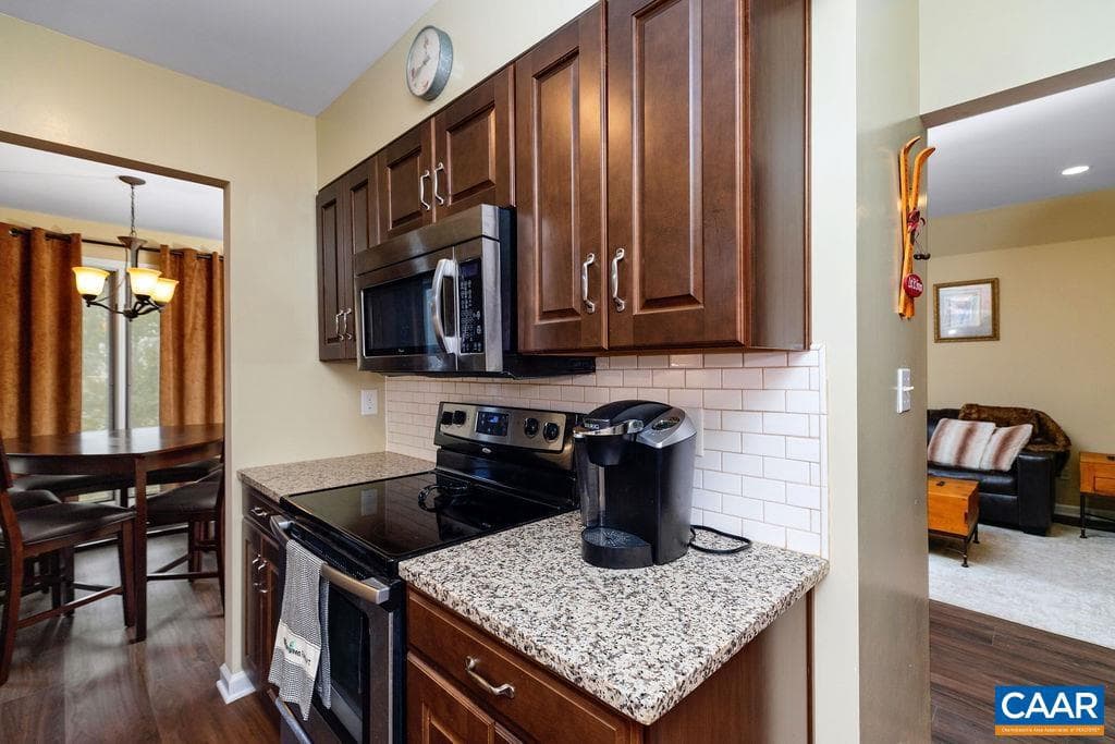 2048 Stone Ridge Condos photo 15