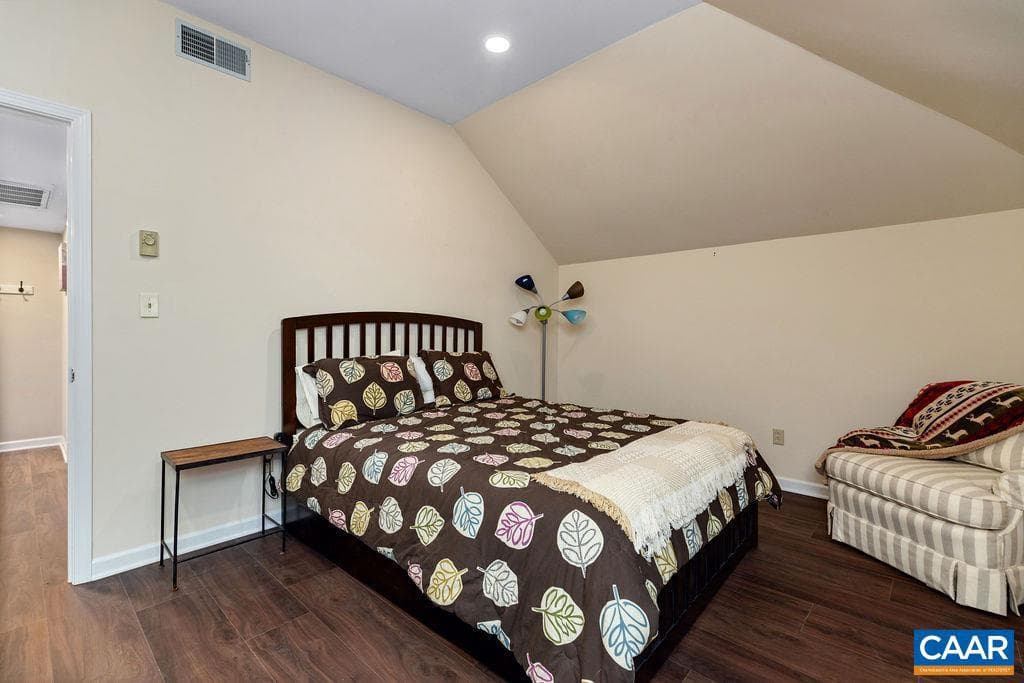 2048 Stone Ridge Condos photo 17
