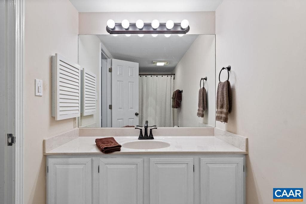 2048 Stone Ridge Condos photo 22