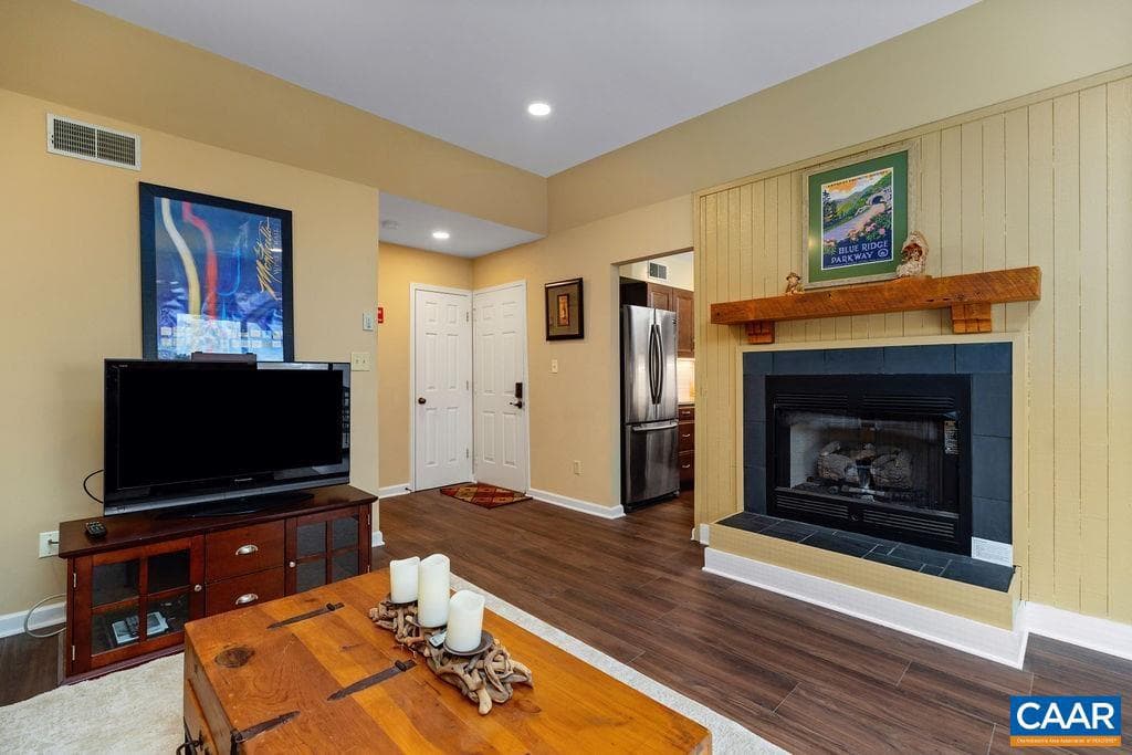 2048 Stone Ridge Condos photo 5
