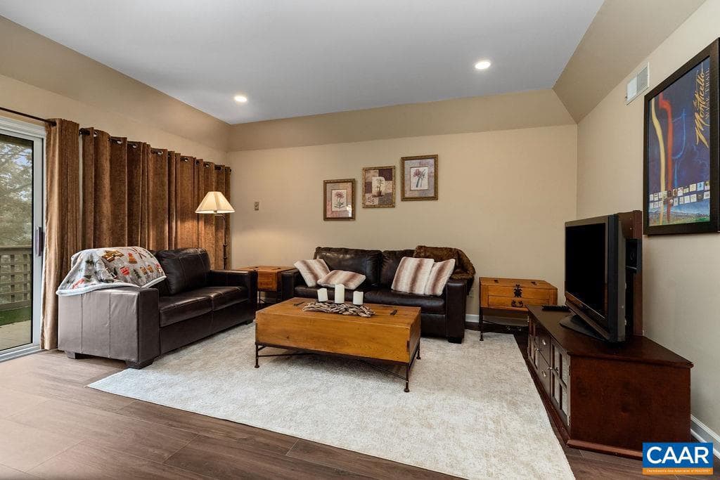 2048 Stone Ridge Condos photo 6