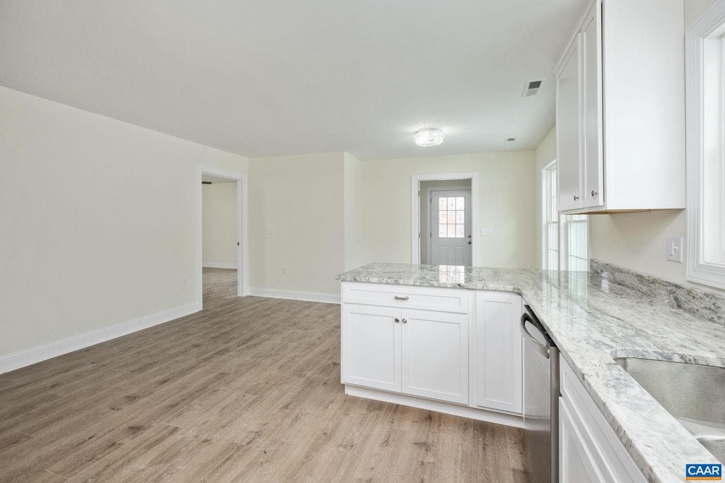 913 Gardner St photo 12