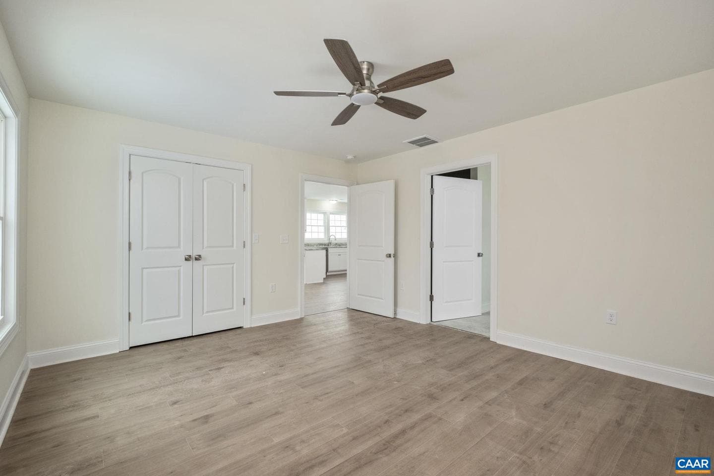 913 Gardner St photo 16