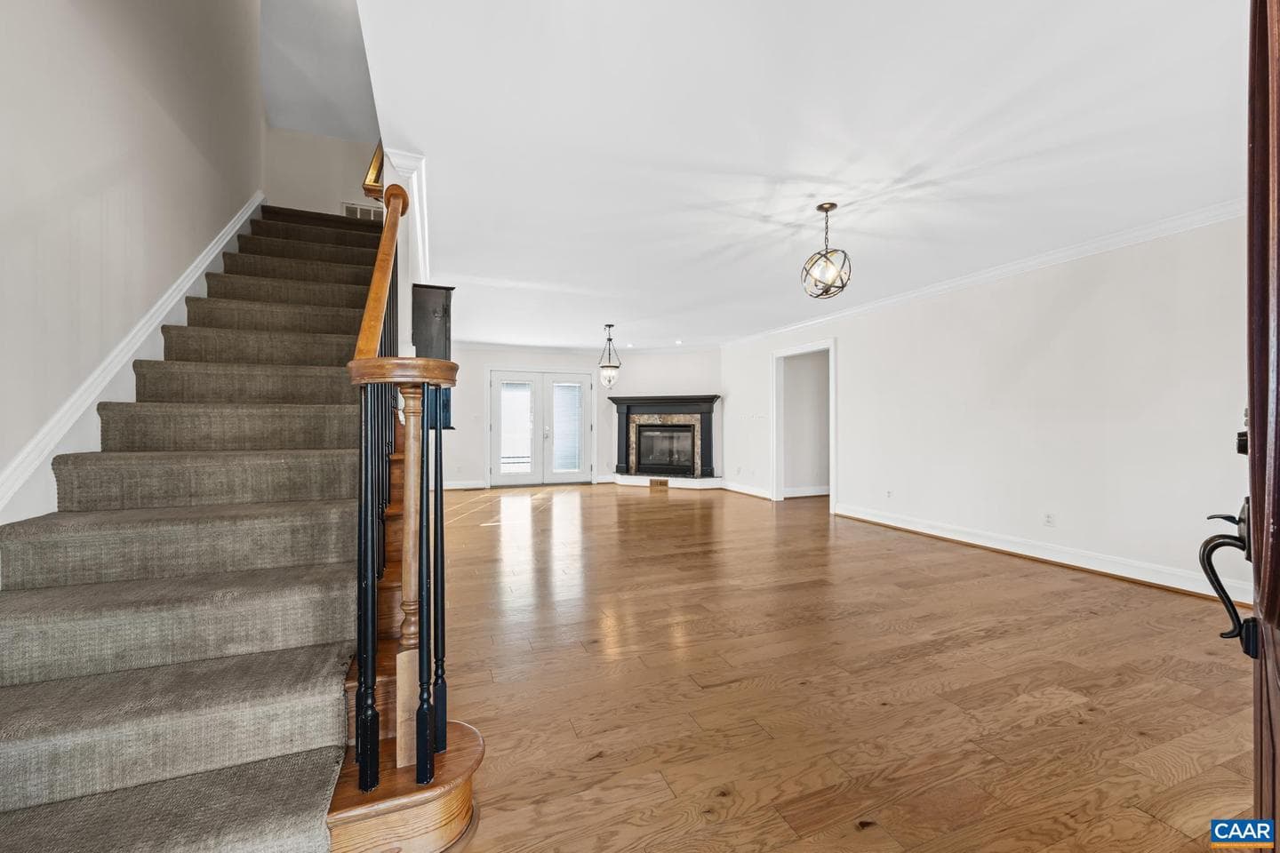 478 Rosewood Dr photo 3