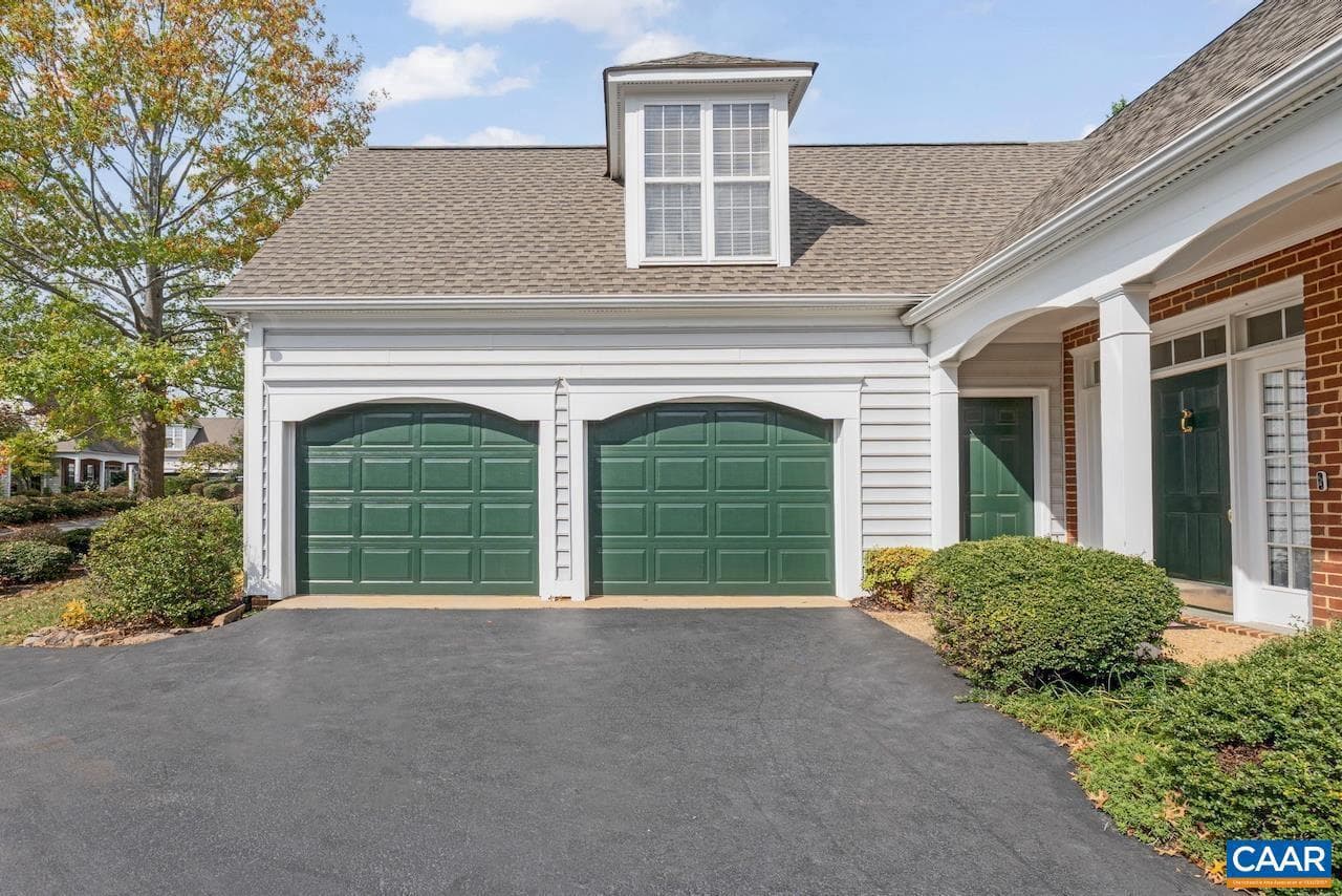 1132 Courtyard Dr photo 3