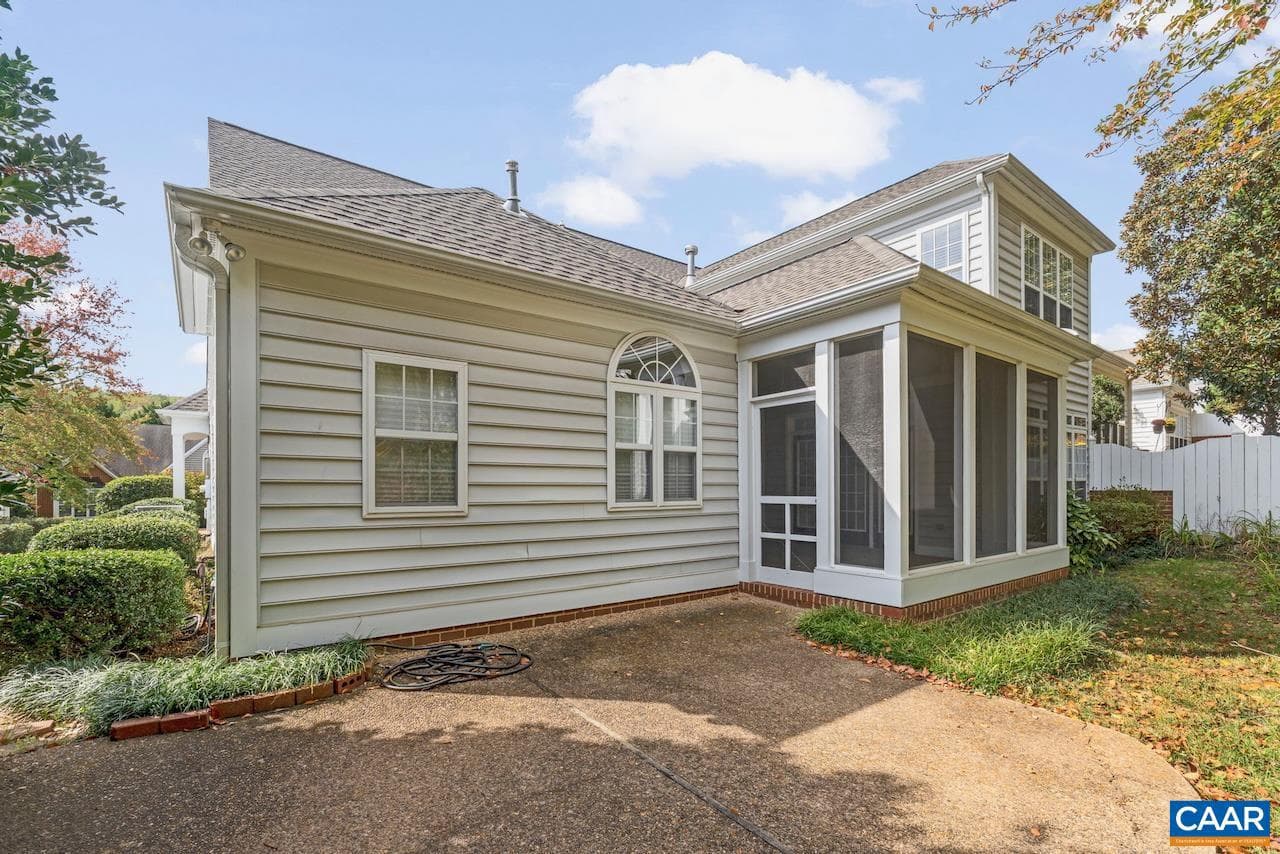 1132 Courtyard Dr photo 32