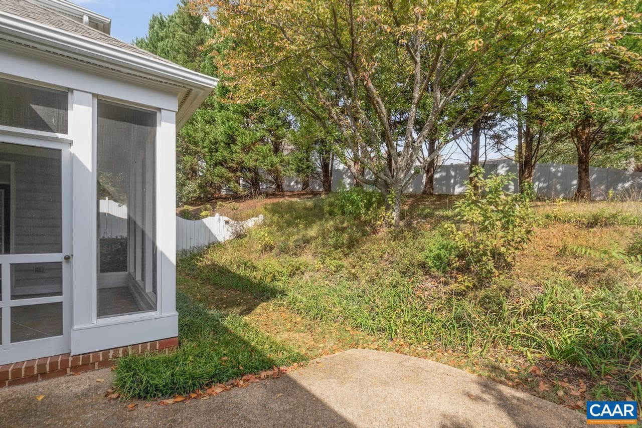 1132 Courtyard Dr photo 33