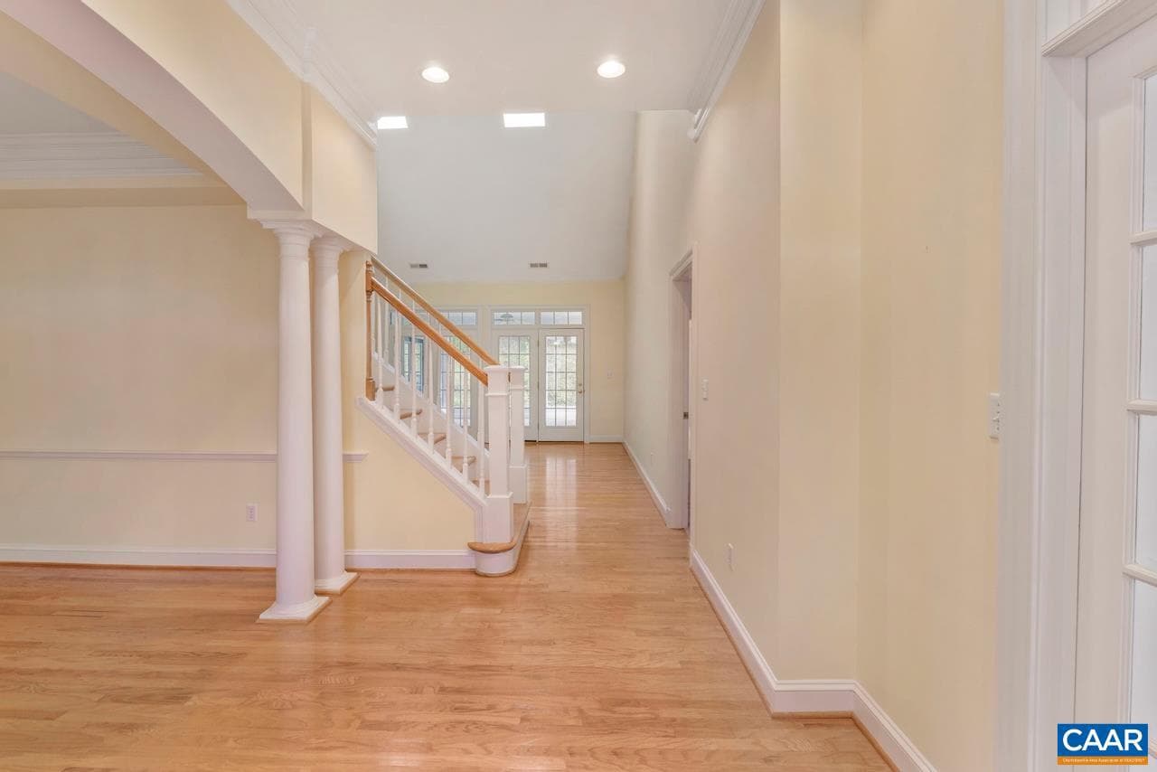 1132 Courtyard Dr photo 6